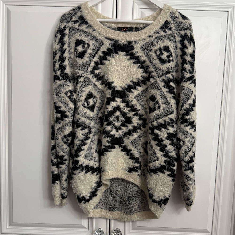 Dex Women's Large 1963 Fuzzy Eyelash Geometric Aztec Print Black and Cream Soft